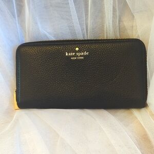 EUC Like-new Kate Spade pebbled leather Leila large Continental wallet